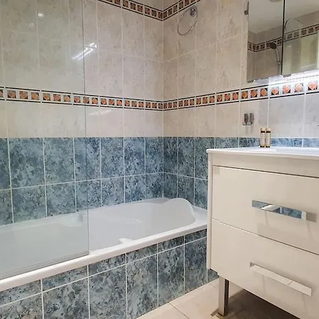 F2 Vue Dans Avec Piscine Appartement