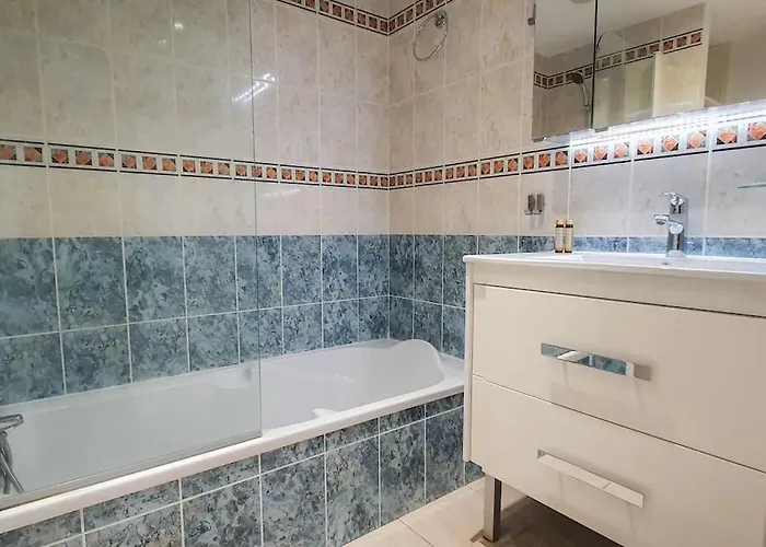 F2 Vue Dans Avec Piscine 아파트